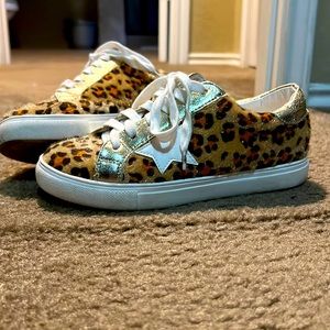 Cheetah print tie-up tennis shoes